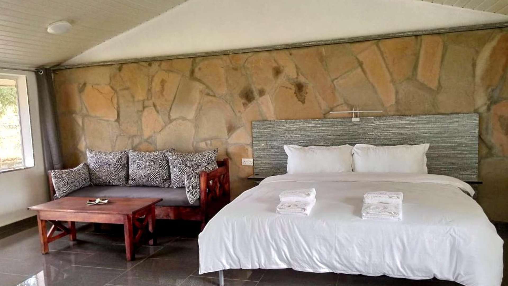 Deluxe Room - Bed
